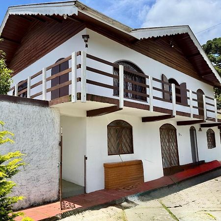 Casa Da Vovo Em Campos Do Jordao Villa Exterior foto